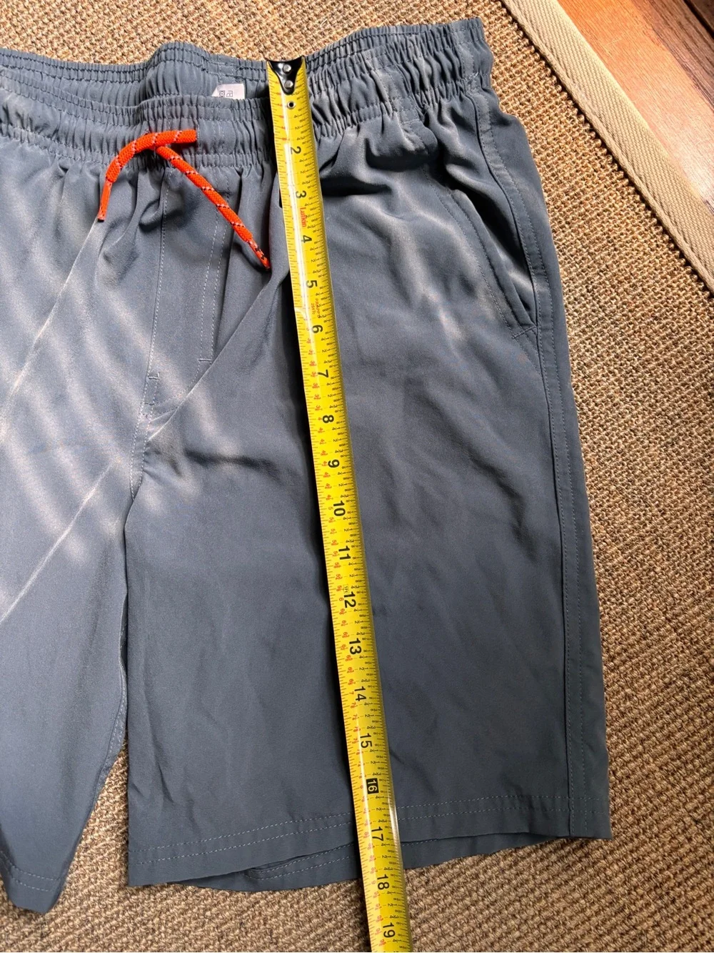 Under Armour Boys XL Dark Gray Tech Shorts